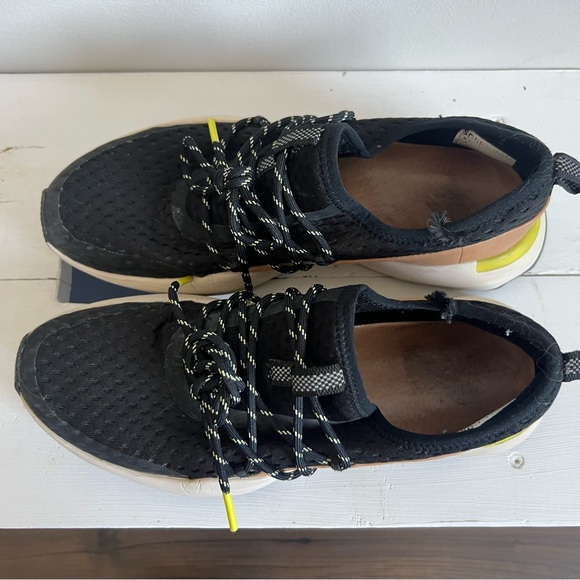 Sorel Black and Beige Athletic Shoes - Size 8 - Picture 3 of 5